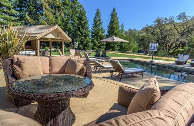 Wine Country Retreat - Luxury Pool, Spa, Volleyball, Bocce, & More!