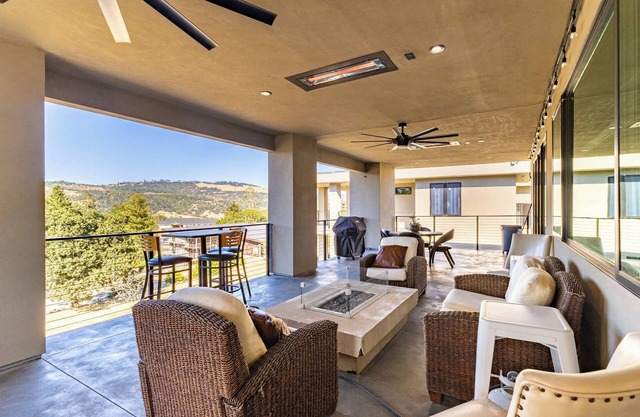 Wine Country Villa, Hot Tub & Pet Friendly