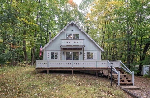 Winni Chalet w/lake, beach, & boat launch access