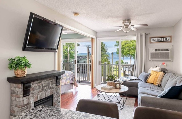 Winnipesaukee Condo near Gunstock and BNH Pavillion