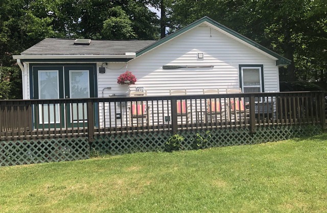 Winnipesaukee Waterfront Cottage, Gilford, NH