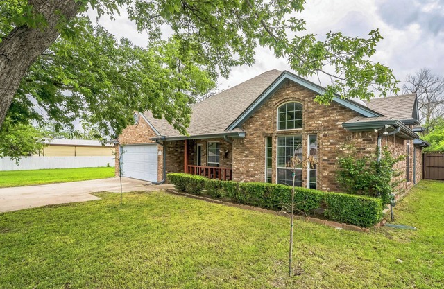 Winsome House 3/2, 5 Mi From Texas Motor Speedway
