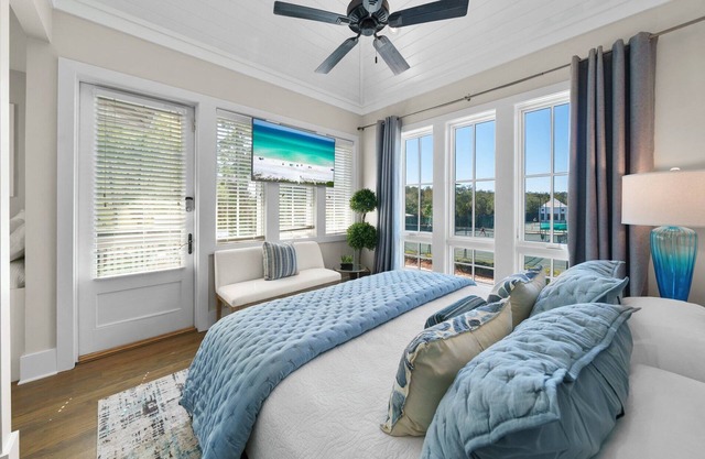 "Winston at Rosemary Carriage House" | Walk to the Beach & Rosemary Shops & Restaurants