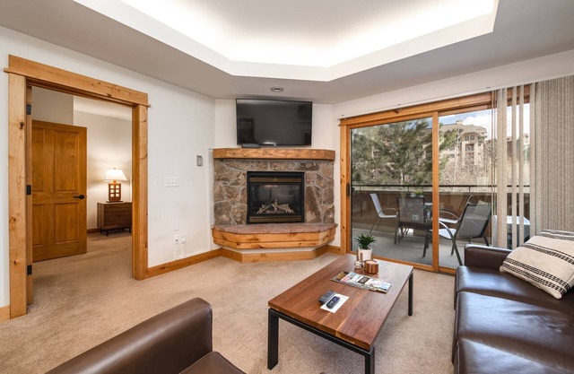Winter is Coming! Heated Pool-Hot Tub-AC-Gym-Walk to Resort/Town Bus-Elevator-W/D in Unit-Balcony
