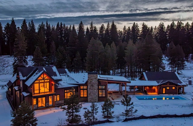Winter Just Got GRAND! Suncadia’s Largest/13,500sqft+Pool - Famous Speakeasy