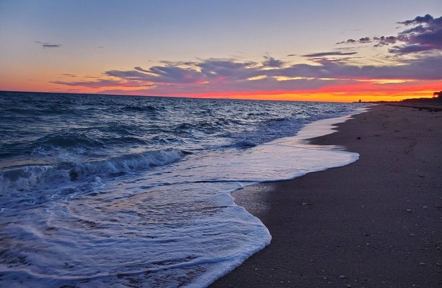 Winter Specials on Beachfront! 5 Bdrm 4 bath sleeps up to 18 in beds.