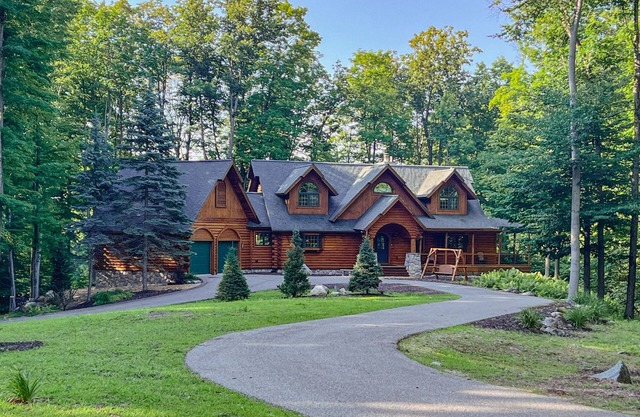 Winter-Summer-Wonderland! Luxury Log Home Shanty Creek Resort
