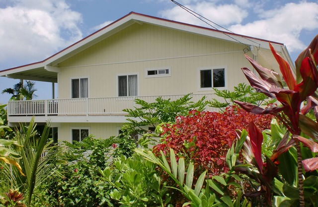 Wir sprechen Deutsch. Lovely studio with kitchenette, spacious lanai,TV and WiFi