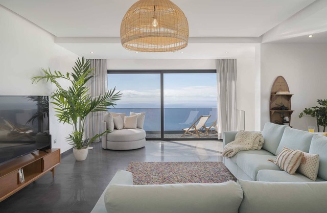 With Pool and Superb sea View - Villa Candelária