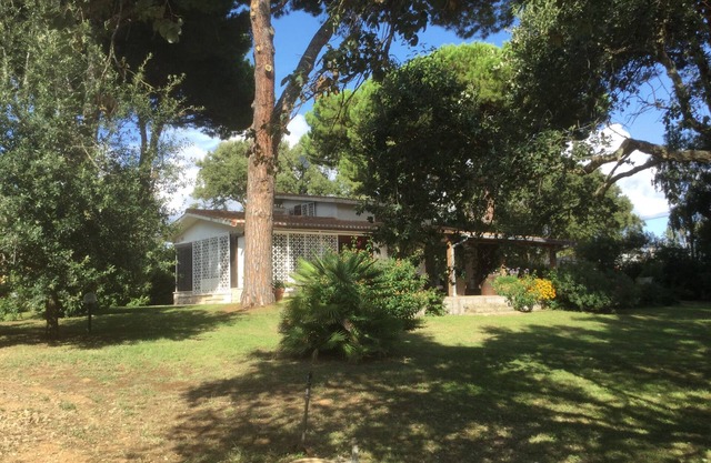 Wonderful villa with park between sea and lake