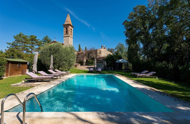 Wonderful private villa with WIFI, private pool, TV and patio, close to Greve In Chianti