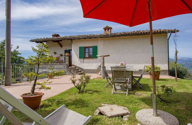 Wonderful private villa for 4 people with WIFI, A/C, TV, terrace, pets allowed and parking