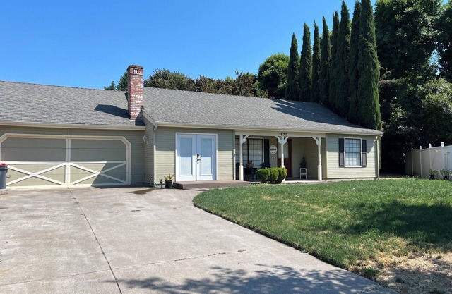 Wonderful 3-bedroom house in terrific East Medford location on a cul-de-sac