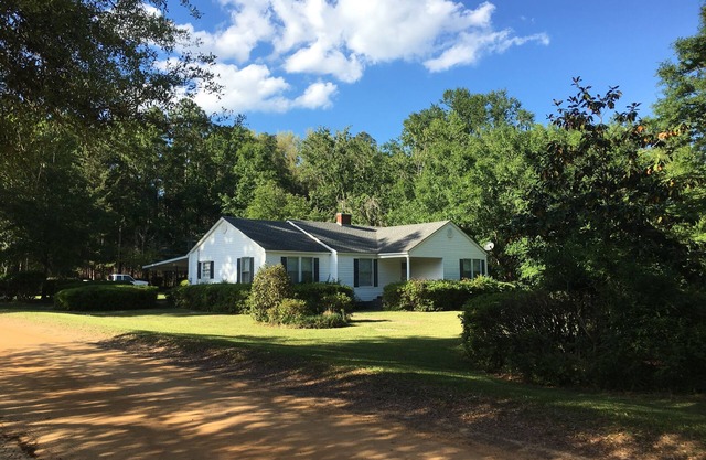Wonderful 3 Bedroom, 2 Bath home perfect for families and groups