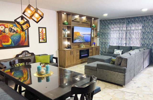 Wonderful Entire Luxurious House