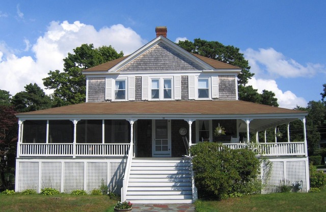 Wonderful Family Home within walking distance to Megansett Beach