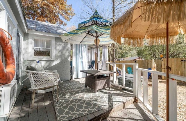 Wonderful Hot Tub, Entire Cottage, Gated Privacy, Lakeview!
