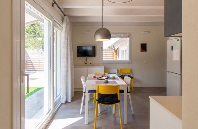 Wonderful house on two levels with gardenIn 130 sqm of space it accommodates 4 people with 2 bedrooms2 uncovered parking spaces for the exclusive use of guestsPrivate entrance.The area is known for its proximity to one of the most beautiful Palladian vil