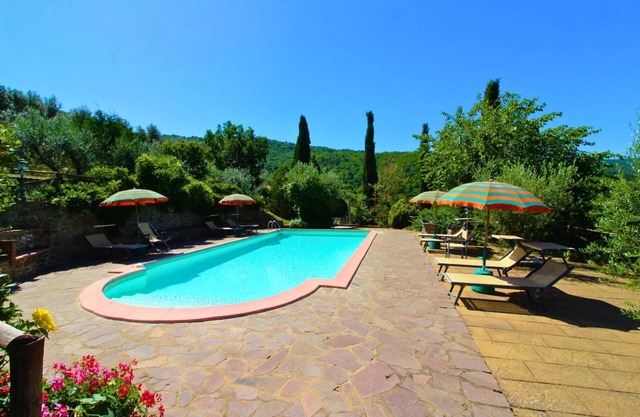 Wonderful private villa for 4 guests with A/C, private pool, WIFI and TV, close to Cortona