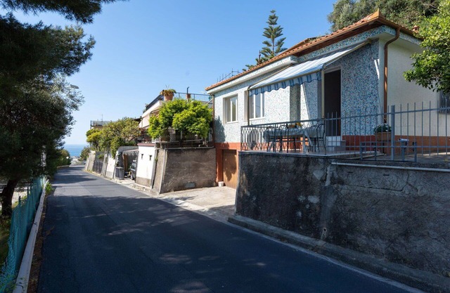Wonderful private villa for 7 guests with TV, terrace and parking