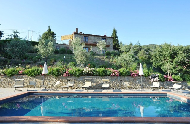 Wonderful private villa with WIFI, A/C, private pool, TV, terrace, panoramic view, close to Cortona
