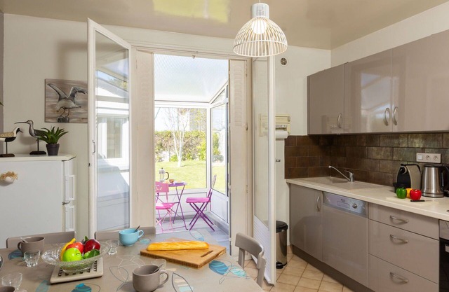 Wonderful private villa for 6 guests with TV, terrace and parking