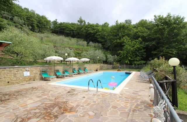 Wonderful private villa with WIFI, private pool, TV, pets allowed and parking, close to Arezzo