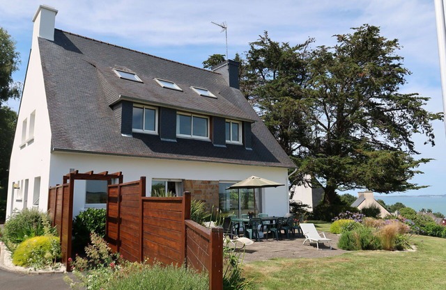 Wonderful private villa for 12 people with WIFI, TV, patio, pets allowed and parking