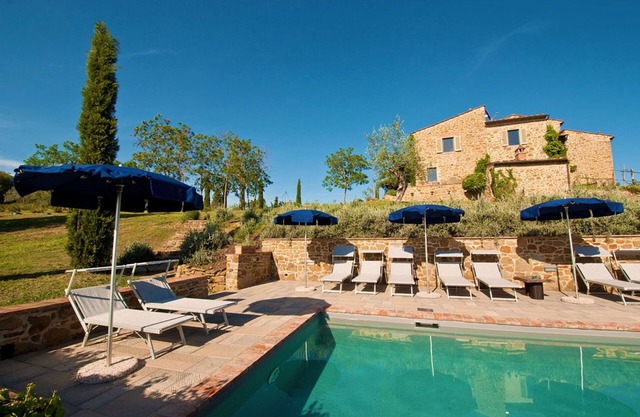 Wonderful private villa with private pool, A/C, WIFI, TV and pets allowed, close to Arezzo