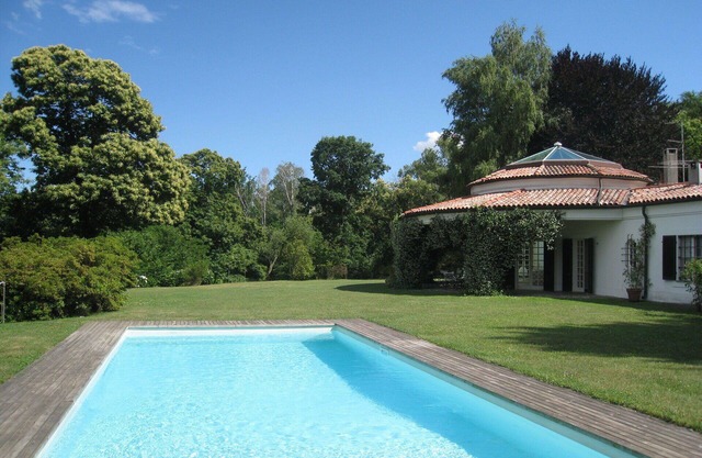 Wonderful private villa for 12 people with private pool, WIFI, TV and patio