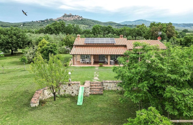 Wonderful private villa for 6 guests with A/C, WIFI, TV, patio, pets allowed and panoramic view