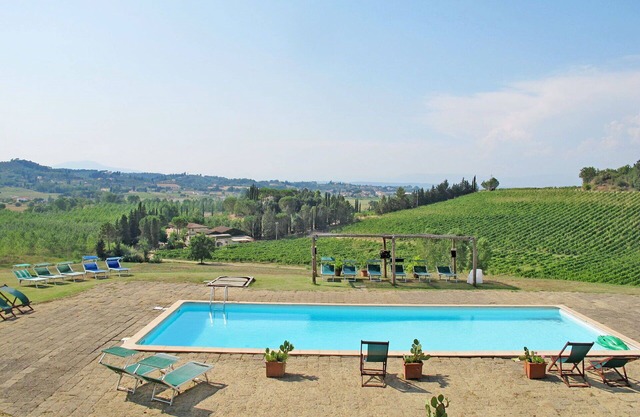 Wonderful private villa for 17 people with private pool, TV, patio, pets allowed and parking