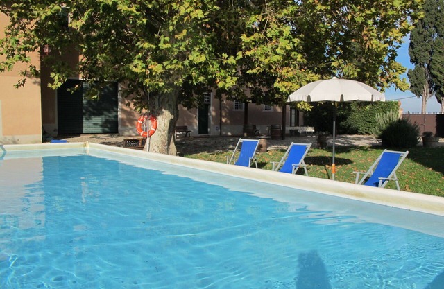 Wonderful private villa for 33 people with private pool, WIFI, TV, patio, pets allowed and parking
