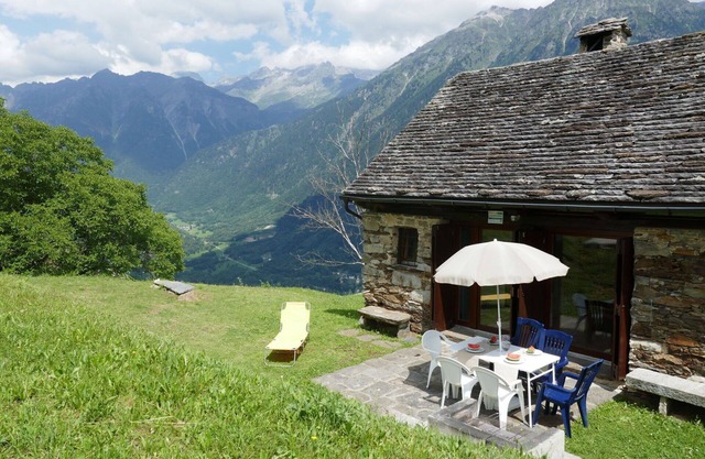 Wonderful private villa for 6 people with WIFI, TV, patio and pets allowed
