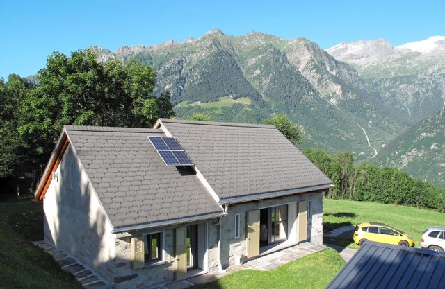 Wonderful private villa for 8 people with TV, patio and pets allowed