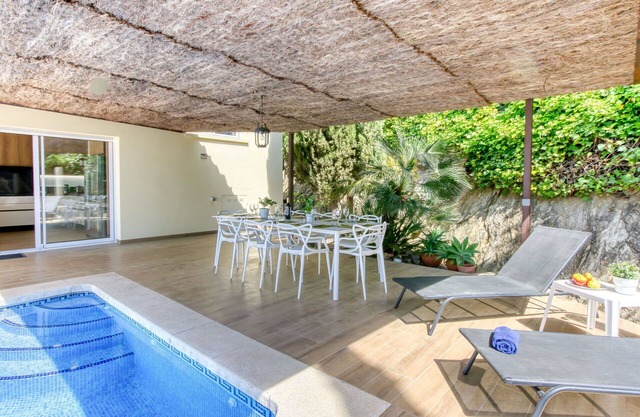 Wonderful private villa for 10 guests with A/C, WIFI, private pool, TV, terrace and parking