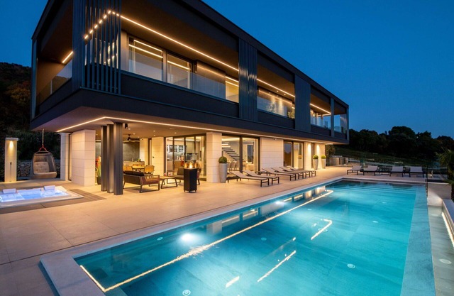 Wonderful private villa with hot tub, private pool, A/C, WIFI, TV, terrace, panoramic view, parking