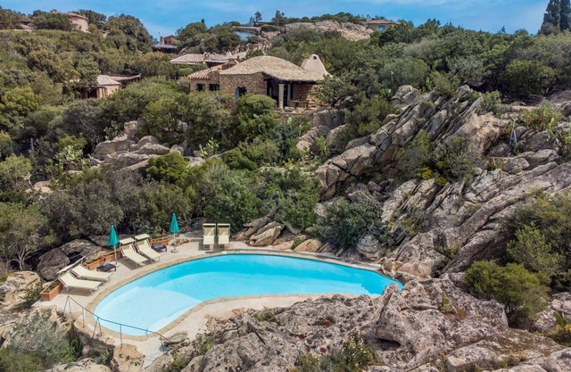Wonderful private villa for 6 guests with WIFI, private pool, A/C, TV, terrace and pets allowed
