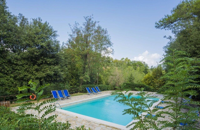 Wonderful private villa for 10 guests with WIFI, pool, balcony, pets allowed and panoramic view