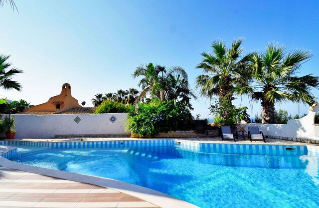Wonderful private villa with hot tub, WIFI, private pool, A/C, TV, terrace and panoramic view