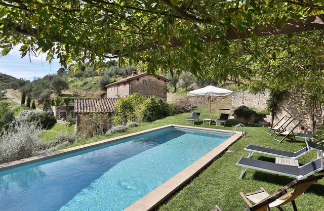 Wonderful private villa with A/C, private pool, WIFI, TV, terrace and panoramic view, close to L.