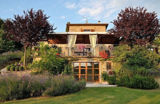 Wonderful private villa with private pool, A/C, WIFI, TV, terrace, panoramic view, close to Cortona