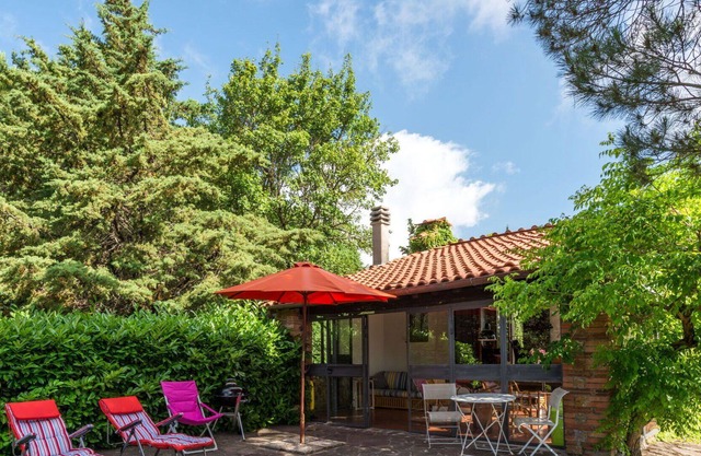 Wonderful private villa for 2 people with WIFI, patio, pets allowed and parking