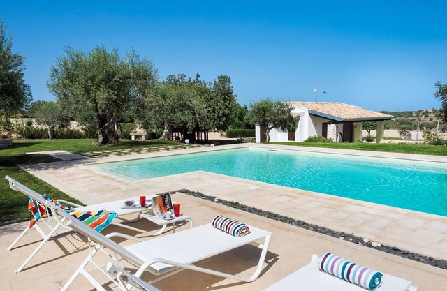Wonderful private villa for 10 guests with WIFI, A/C, private pool, TV and patio