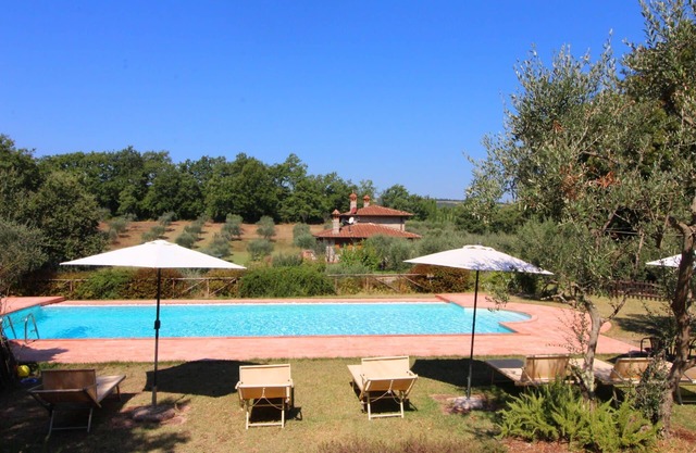 Wonderful private villa with A/C, WIFI, private pool, TV and parking, close to Montepulciano