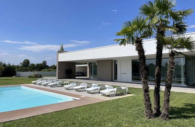 Wonderful private villa with WIFI, private pool, A/C, veranda and parking, close to Padua