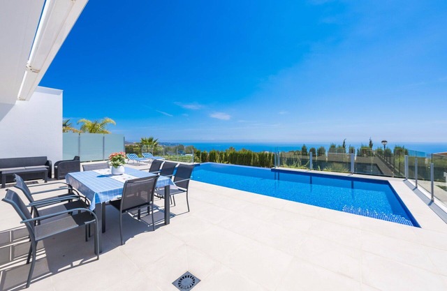 Wonderful private villa for 8 people with WIFI, private pool, A/C, TV and terrace