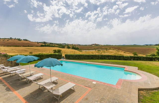 Wonderful private villa with private pool, WIFI, TV, patio, pets allowed, panoramic view and par.