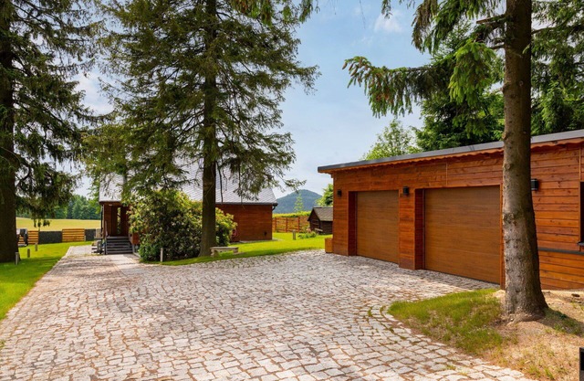 Wonderful private villa with WIFI, A/C, hot tub, TV, patio, pets allowed, panoramic view and par.