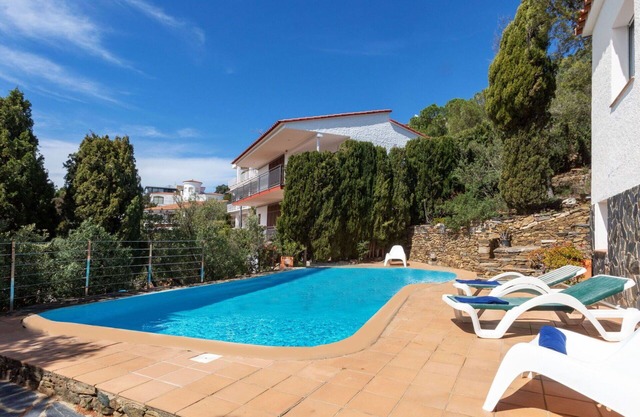 Wonderful private villa for 10 people with private pool, WIFI, TV, terrace, pets allowed and par.